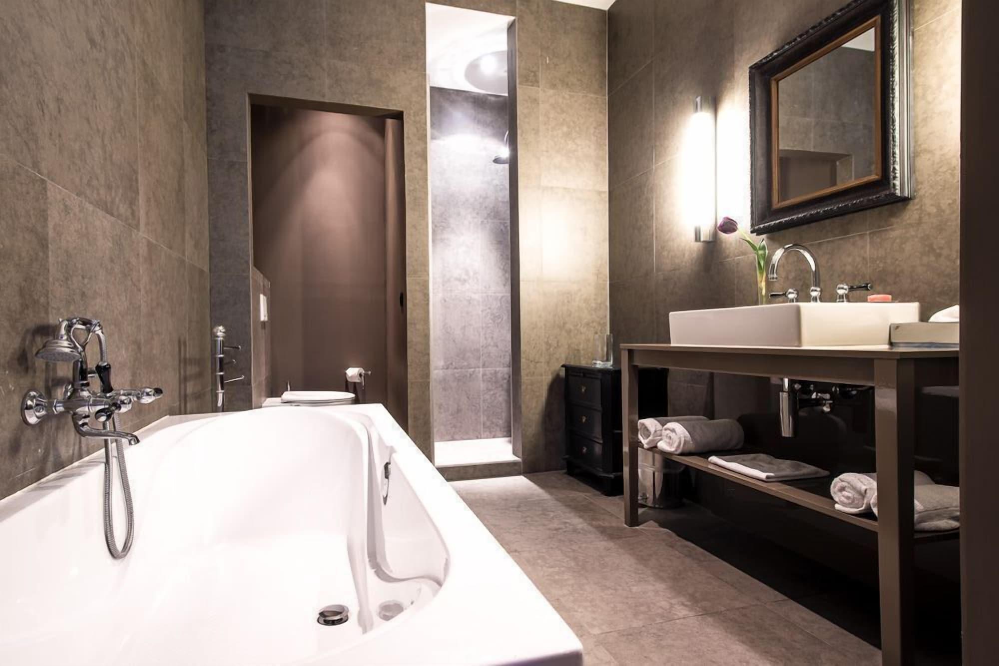 Hotel Les Nuits Antwerpen Bagian luar foto